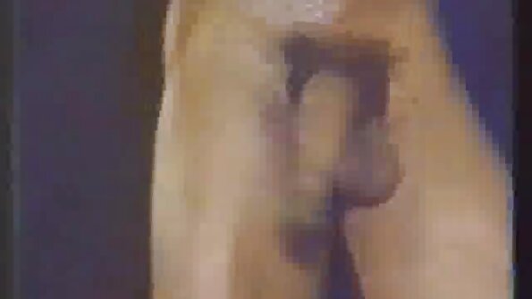 Блондинка домогосподарка трахана ремонтник на підлозі порно відео перший раз