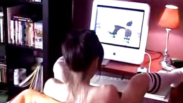 Подруга-аматор безкоштовно секс відео бере участь у своєму першому домашньому відео
