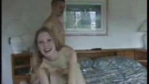 Блондинка з панчохами отримує член безкоштовна порнуха в її тугу попку