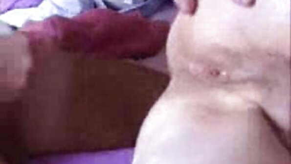 Брюнетка з відео секс безкоштовно маленькими сиськами обожнює півня, який знаходиться перед нею