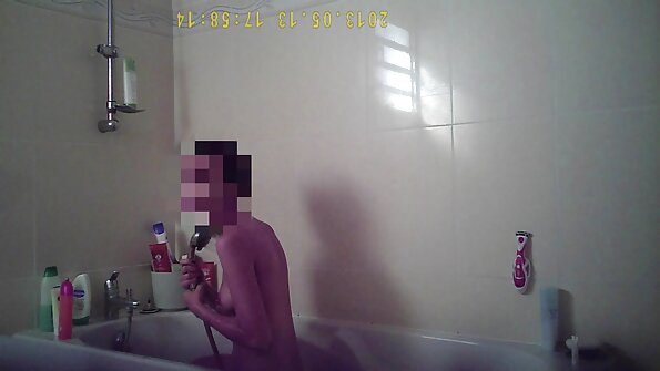 Бімба з волохатою пиздою порно відео скрита камера анально проникає на диван