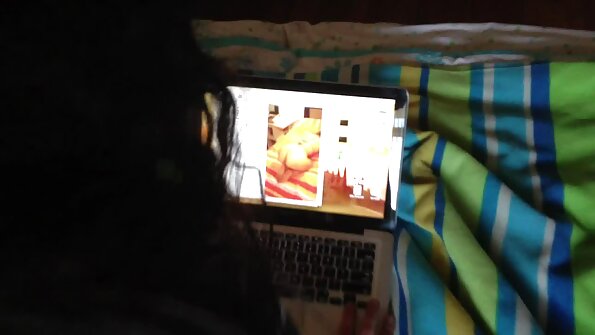 Брюнетка в гарячих дивитись порно відео безкоштовно панчохах займається сексом з добре забезпеченим партнером